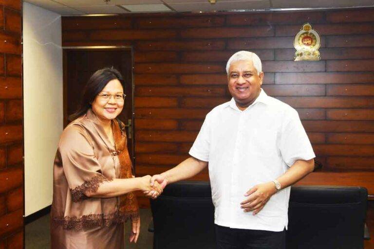 ඉන්දුනීසියානු ම‍හ කොමසාරිස්වරිය සහ මහජන ආරක්ෂක ඇමැති ටිරාන් අතර හමුවක්