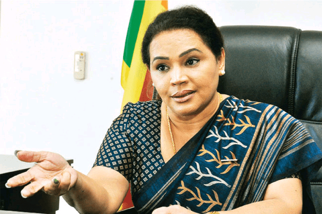 සජබෙට එරෙහිව නඩුමගට යන ඩයනා.