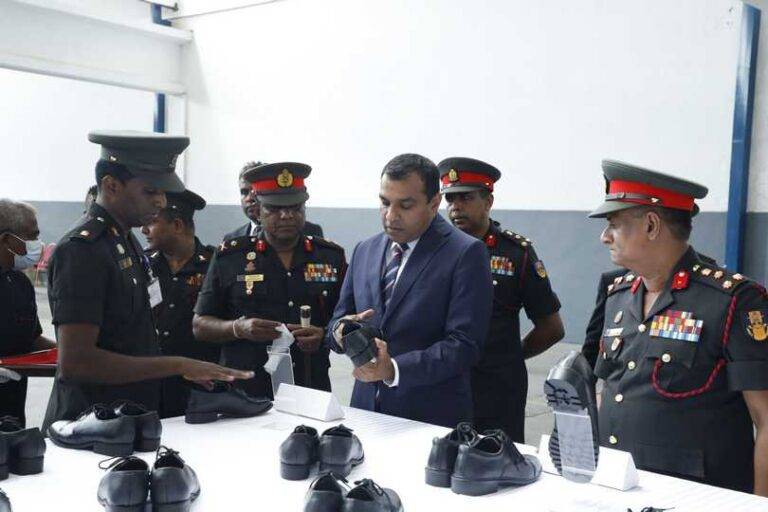 යුධ හමුදා යුධෝපකරණ කර්මාන්ත ශාලාව වැඩිදියුණු කිරීමේ ක්‍රමෝපායන් පිළිබඳව සොයා බැලෙයි