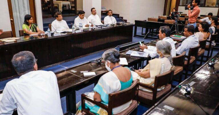 එක්ස්ප්‍රස් පර්ල් සිදුවීම ගැන විපක්ෂ නායක සජිත්ගෙන් මුල මැද අග ප්‍රශ්න රැසක්.