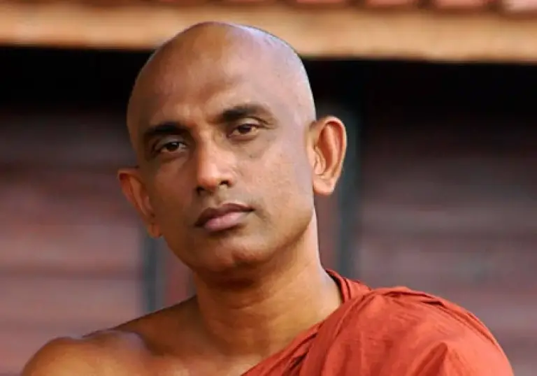 ජනක රත්නායකට එරෙහි යෝජනාව සම්මත වුණේ රනිල්ගේ වහල්ලු නිසා!