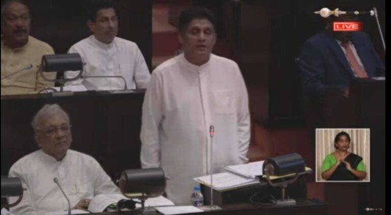 රටේ පැත්ත ගන්නේ කවුද, රට වනසන කල්ලිය එක්ක ඉන්නේ කවුද කියලා අද රටටම පෙනෙයි!