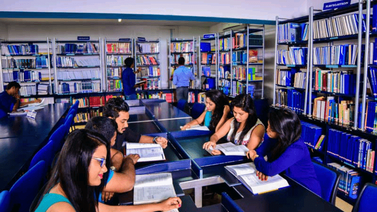 කැම්පස්වල ඉගෙන ගන්න දෙන පොලී නැති ණය යළි ලබන සතියේ සිට..!
