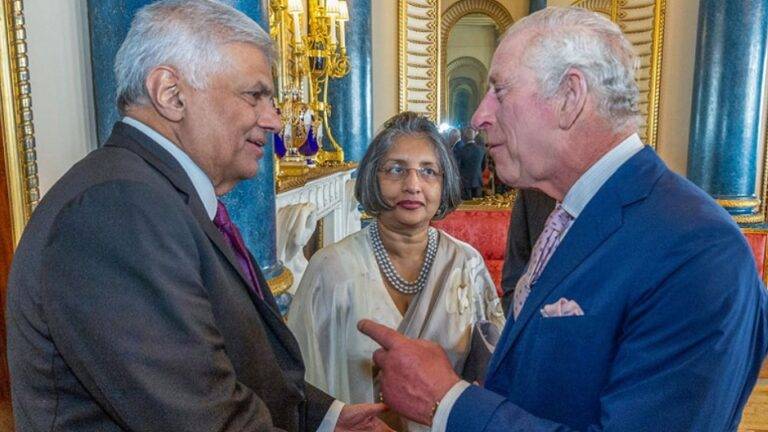 විමලෙගෙ කොලම : හෙන අප්සට් පොරක් ඇවිත්