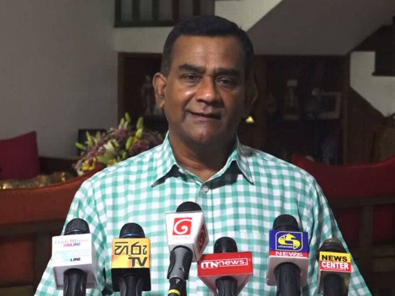 සමඟියේ දෙදරීමක් නම් නැහැ. හැබැයි හෙට අනිද්දට ආණ්ඩුවට බහුතරය නැති වෙනවා  (VIDEO)