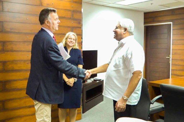 ඇමති ටිරාන් විශේෂ හමුවක. නීතිවිරෝධී සංක්‍රමණිකයින් සහ PTA ගැන අවධානය
