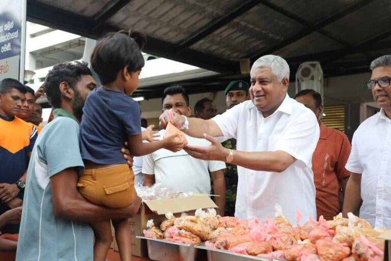 මහජන ආරක්ෂක අමාත්‍යාංශයේ වෙසක් සති සැමරුම ඇමති ටිරාන්ගේ ප්‍රධානත්වයෙන් (Photos)