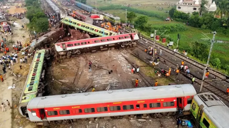 ඔඩීසා දුම්රිය අනතුරින් මිය ගිය ගණන 288දක්වා ඉහළට!තවත් 850ක් රෝහලට!