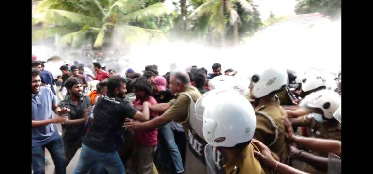 අන්තරේ විරෝධයට අදත් පොලීසියෙන් ජල හා කඳුළු ගෑස් ප්‍රහාරයක්!