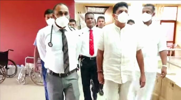 හිගුරක්ගොඩ මූලික රෝහලේ අඩුපාඩු රැසක් සම්බන්ධයෙන් විපක්ෂ නායකවරයාගේ අවධානය.