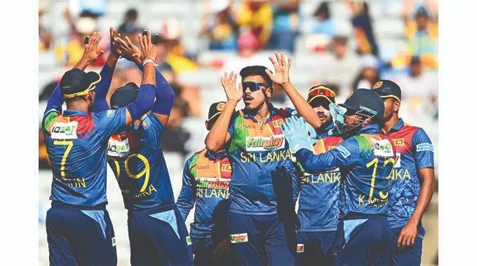 ශ්‍රී ලංකාව ජාමේ බේරා ගනිද්දී මෙණ්ඩිස්ගේ කණ්ඩායමෙන් සිම්බාබ්වේට හොඳ සටනක්