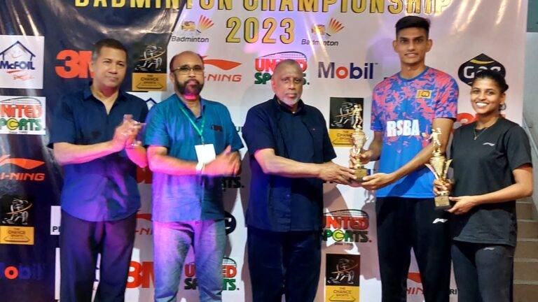 ඔටර්ස් පිහාටු මලේ විවෘත කේවල සුරතා ගෞරවයන් විරේන් සහ රනිත්මා නෙලා ගනිති