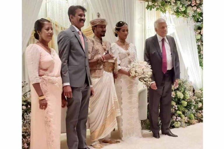 ලොක්කන් රැසක් එකතු වුණු පොඩි මන්ත්‍රීගේ උත්සවය (Photos)