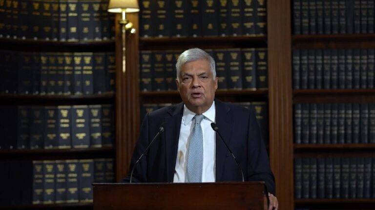 මීට වසරකට පෙර තිබූ තත්ත්වයට රට යළි ඇද දැමීමට කිසිවෙකුට ඉඩ දෙන්නේ නැහැ: ජනපති