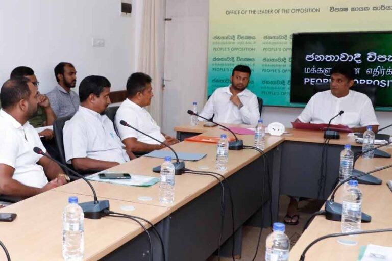 සංචාරක ක්ෂේත්‍රයේ සුළු හා මධ්‍ය පරිමාණ ව්‍යවසායකයින්ගේ ගැටලු විපක්ෂ නායකවරයාගේ අවධානයට