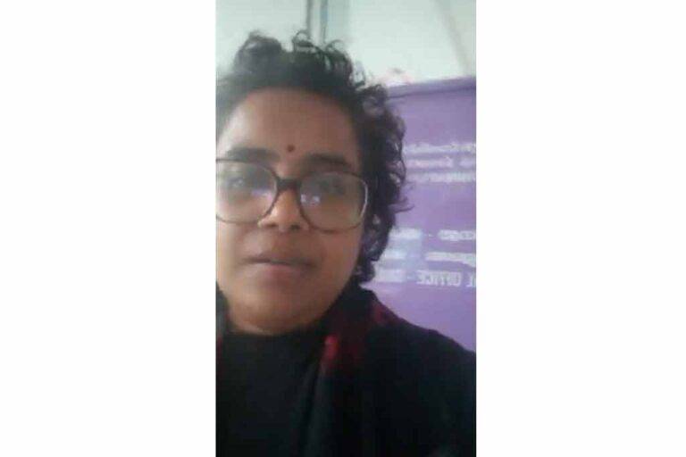 තක්සේරු දෙපාර්තමේන්තු නිලධාරිනියක් සේවා ස්ථානය තුළ අඩස්සියේ ! (VIDEO)