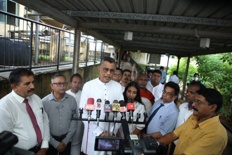 අර්බුදය හෙට අනිද්දා ඉවරවෙන්නේ නැහැ. දැන් අපි අපිටම උදව් කරගත යුතුයි – චම්පික