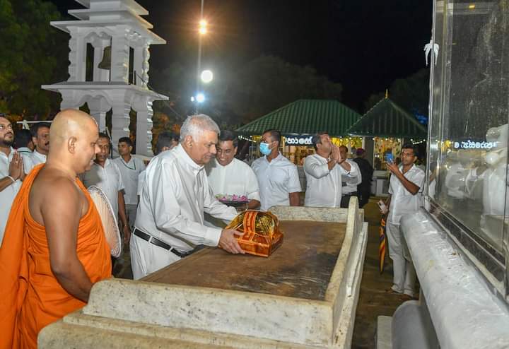 ජනාධිපතිවරයා කතරගම පුදබිම වැදපුදා ගනී