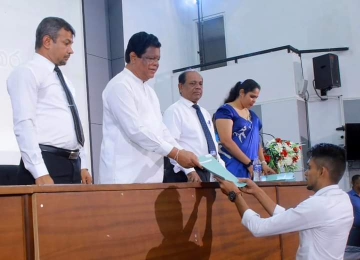 නව රියදුරන් හා කොන්දොස්තරවරුන් හට පත්වීම් ලිපි