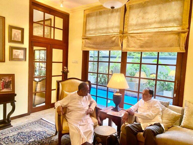 රෝහිත බෝගොල්ලාගම සහ ආනන්ද සංගරී අතර සුහද හමුවක්