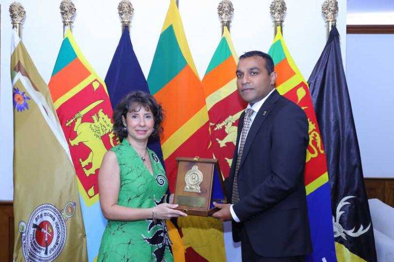 තුර්කි තානාපතිනිය වැඩබලන ආරක්‍ෂක ඇමති හමුවට