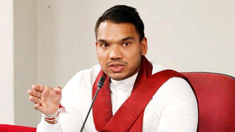 ඇමතිවරු මාරු කරලා සෞඛ්‍ය ප්‍රශ්න විසඳන්න බැහැ – නාමල්