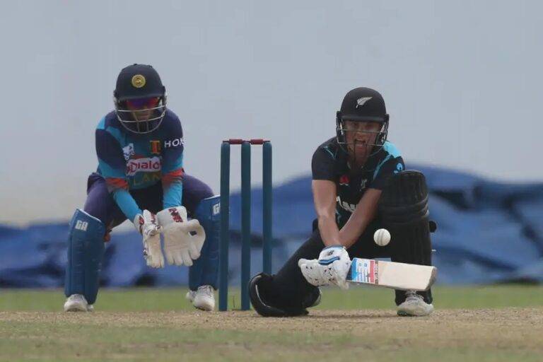 චමරිත් සමඟම ශ්‍රී ලංකාව බිඳ වැටේ