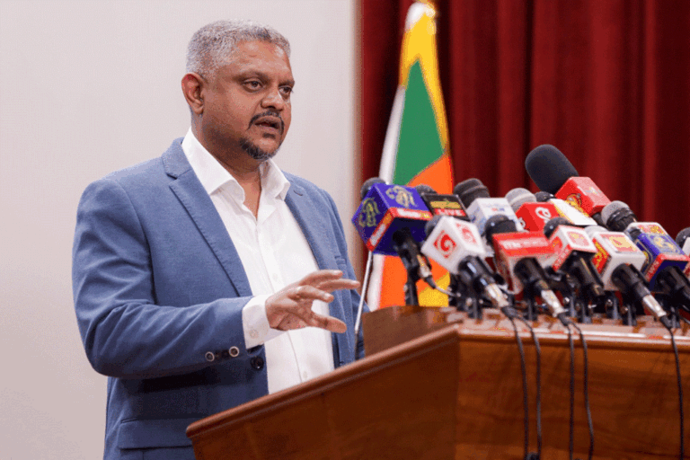 සියලු පුරවැසියන්ට නව ඩිජිටල් හැඳුනුම්පතක්. කලා උපාධිධාරීන් සඳහා සය මාසික තොරතුරු තාක්ෂණ පාඨමාලාවක් – කනක