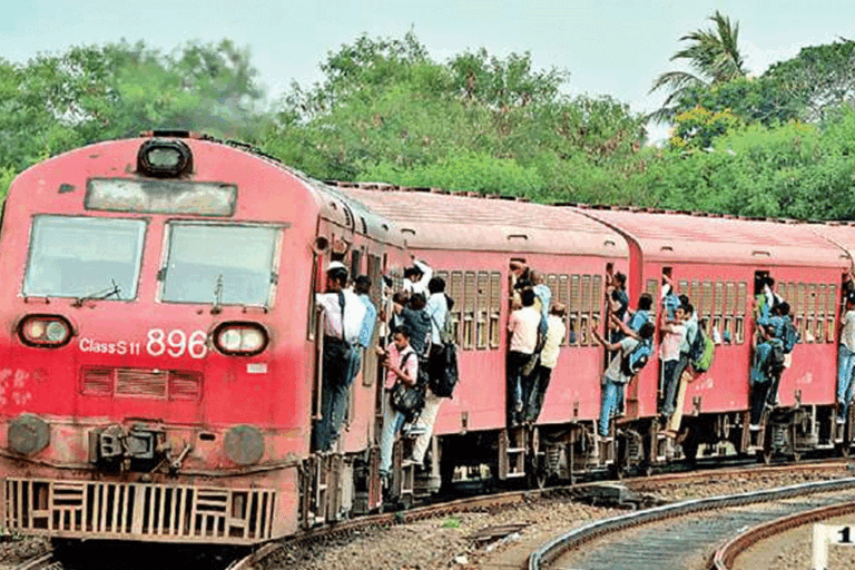 උඩරට මාර්ගයේ දුම්රිය ගමනාගමනයට බාධා