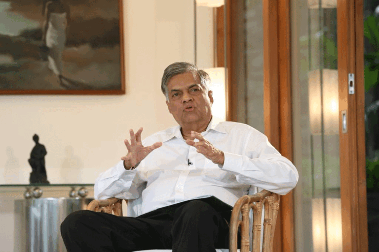 ජනතා ගුරුත්වයෙන් නිදහස් වන රනිල් ….