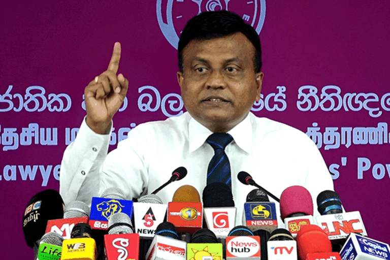 ගෝඨා ගෝ හොම් කියන්න බෑ ව්‍යවස්ථාව කියවපු කෙනෙකුට – NPP වටගලගෙන් අරගලකරුවන්ට ප්‍රහාරයක් (VIDEO)