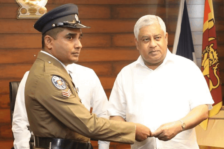 පොලිස් නිලධාරීන් හා සිවිල් පුද්ගලයන්ගේ යහපත් ක්‍රියා අගයමින් ඇමති ටිරාන්ගෙන් ත්‍යාග හා ප්‍රශංසා