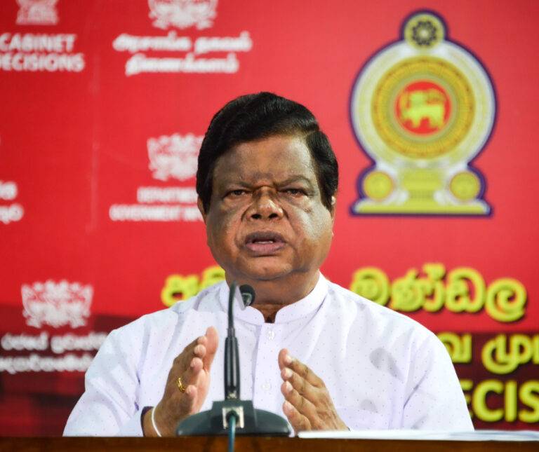 පෞද්ගලික අංශය දුම්රිය එන්ජින් සෑදීමටත් දිරි ගැන්විය යුතුයි – බන්දුල