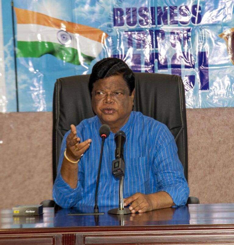 ඇමති බන්දුලගෙන් ඉන්දීය ආයෝජක කණ්ඩායමකට ඇරයුමක්!