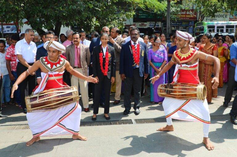 මධ්‍යම පළාත් සභාවේ උපහාර තරුෂිට සහ සුසන්තට විතරද?දිගනට නැද්ද?