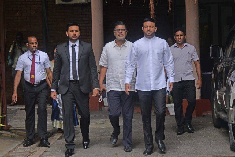කවින්දට සහ මුජිබර්ට එරෙහිව පැමිණිල්ලක්!