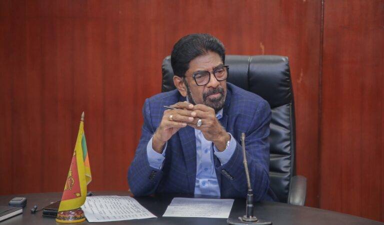 හෙද හෙදියන් 3000 ක් බඳවා ගන්න  – සෞඛ්‍ය ඇමැතිගෙන් නිලධාරීන්ට උපදෙස්.