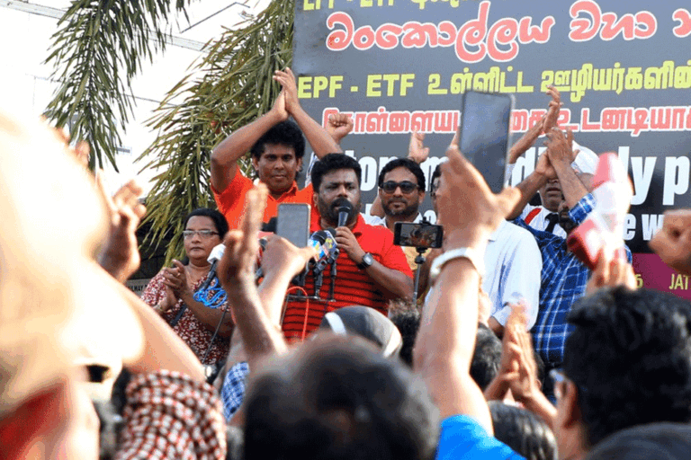 තවත් ඉවසන්න ඕනෙ නෑ. රනිලුයි ගෝලයොයි දැන් බැහැලා යන්න, රට බාරගන්න අපි සූදානම් – අනුර (VIDEO)