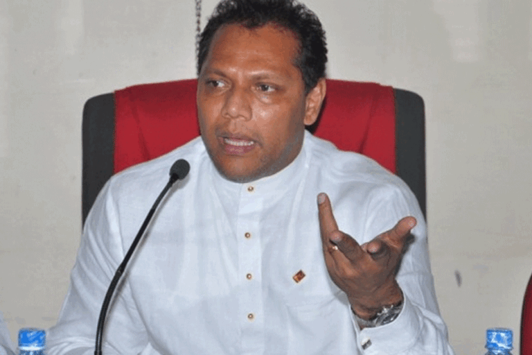 ශ්‍රීලනිපයේ අර්බුදය දරුණු වෙයි. දයාසිරිට සමුළු කැපිල්ලක් !