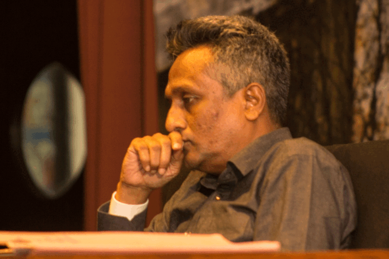 අපි දීප්තිට කුකුල්ලු කීයක් ණයද ?