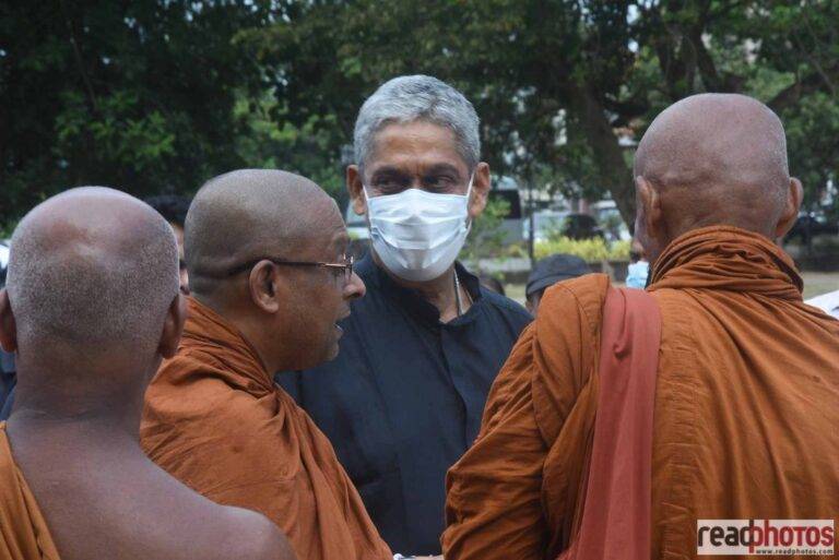 දූෂණයට එරෙහිව ජනතාව සමඟ කොළඹට ආ ෆොන්සේකා !