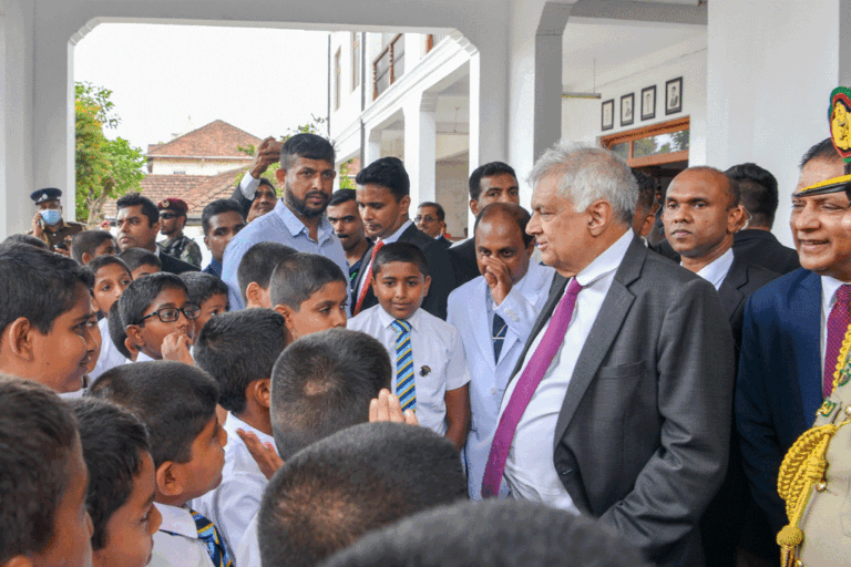 රජයේ සහ රාජ්‍ය නොවන විශ්වවිද්‍යාල ගණනාවක් අරඹනවා. සිසුන්ට සහන ණය දෙනවා – ජනපති