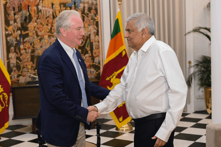 ඇමෙරිකානු සෙනෙට් මණ්ඩල සභික ක්‍රිස් වැන් හොලන් සහ ජනපති රනිල් අතර හමුවක්