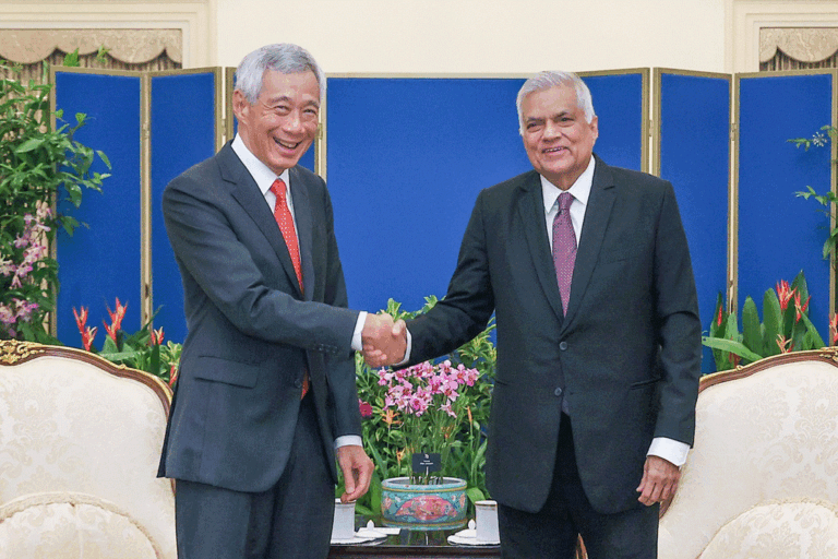 ජනපති රනිල් සිංගප්පූරු අගමැති හමුවෙයි. දෙරට අතර අවබෝධතා ගිවිසුමකට අත්සන් තැබේ