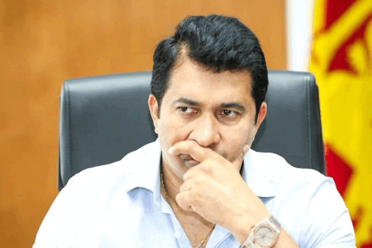 කැබිනට් සාමුහිකත්වය කඩකරලා – රොෂාන්ට ඇමතිකම නැතිවෙන ලකුණු ?