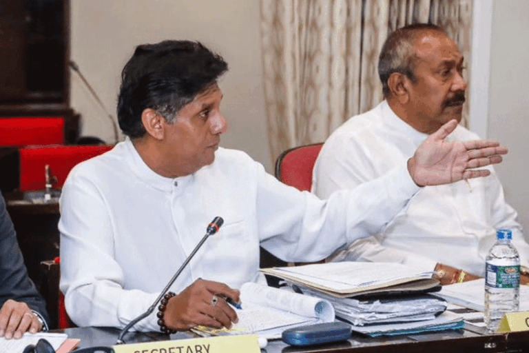 මාස 8ක් ගිහිල්ලත් ගුරු උපදේශක සේවයේ ගැටලුව විසදී ගැනැ – විපක්ෂ නායක සජිත් (VIDEO)