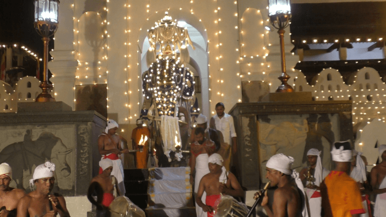 අවසන් රන්දෝලි පෙරහැර අද!