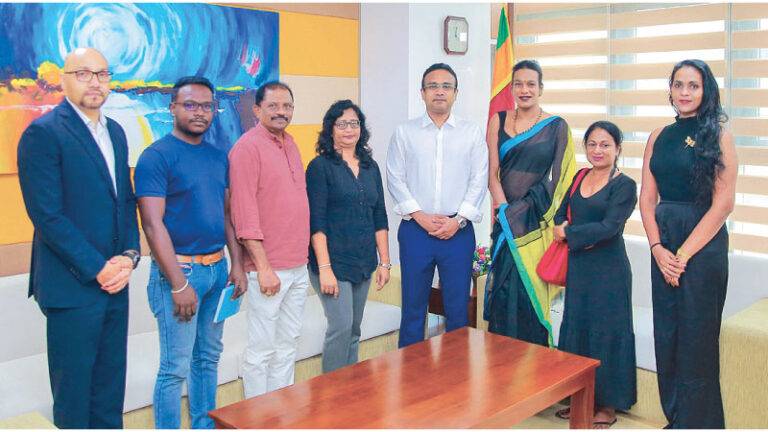 සාමාජිකයන් 6,000 ක් ද සමඟ සමරිසි ප්‍රජාව වෘත්තීය ක්‍රියාමාර්ගයකට!