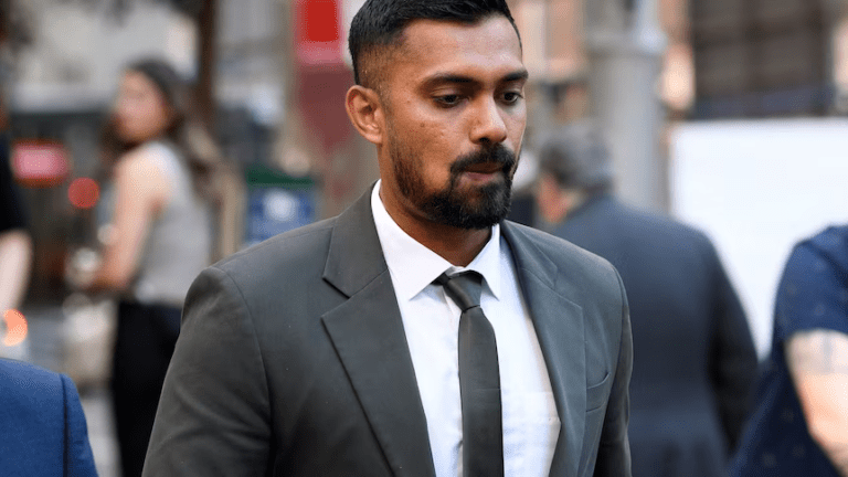 කොණ්ඩමයෙන් ධනුෂ්ක බේරෙයි
