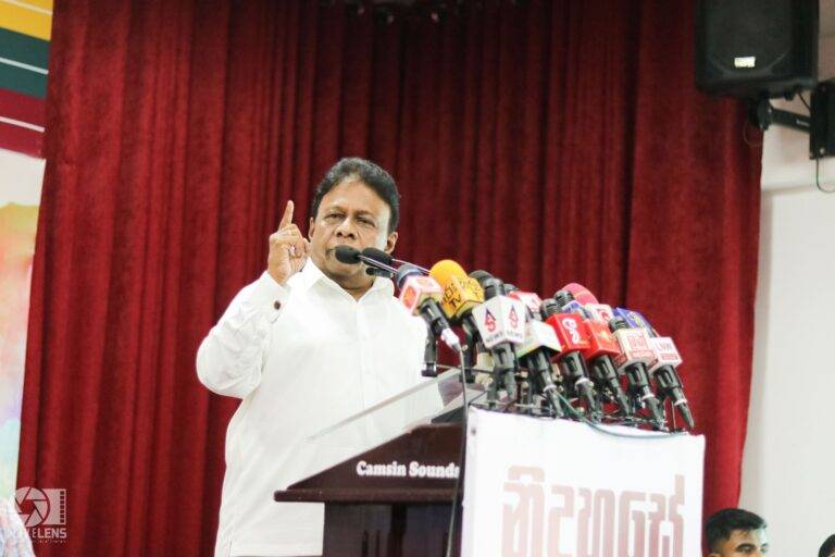 අයෙක් ටයිකෝට් – අනෙකා රෙද්ද බැනියම ඩලස් කියනා මේ අය කවුද?